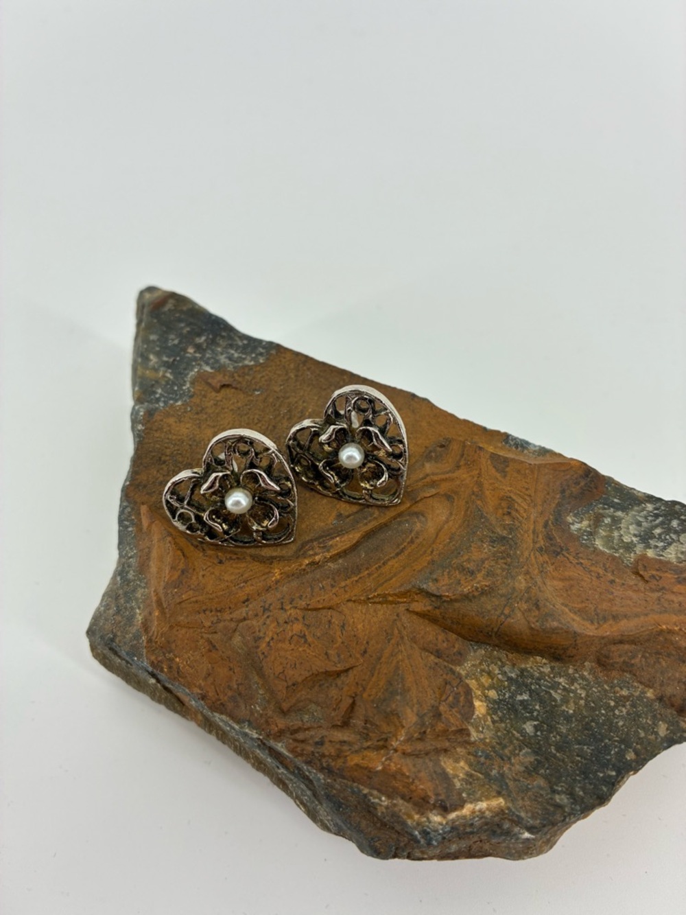 Heart Filigree Pearl Accent Stud Earrings - Silver Tone